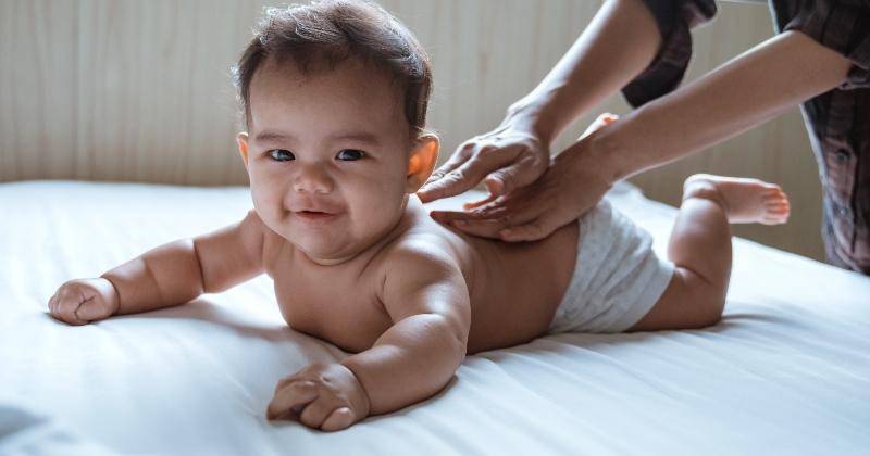 Mitos dan Fakta Seputar Pijat Bayi, Yuk Cek!